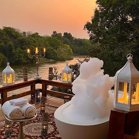 Royal Chundu Island Lodge リビングストン エクステリア 写真